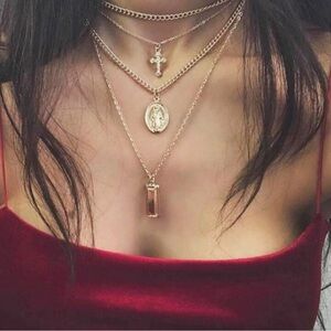 Gorgeous Necklace / Cross Set